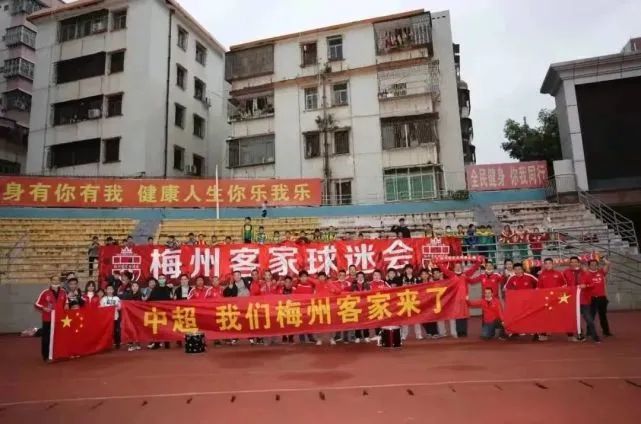 李亚林听后，整个人惊的半晌说不出话来。